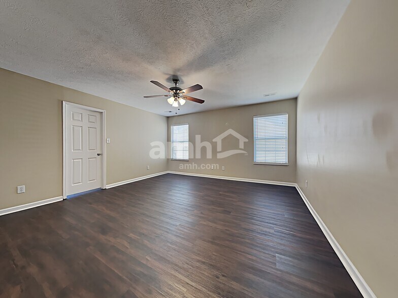 Building Photo - 4449 Oakbank Ln NW