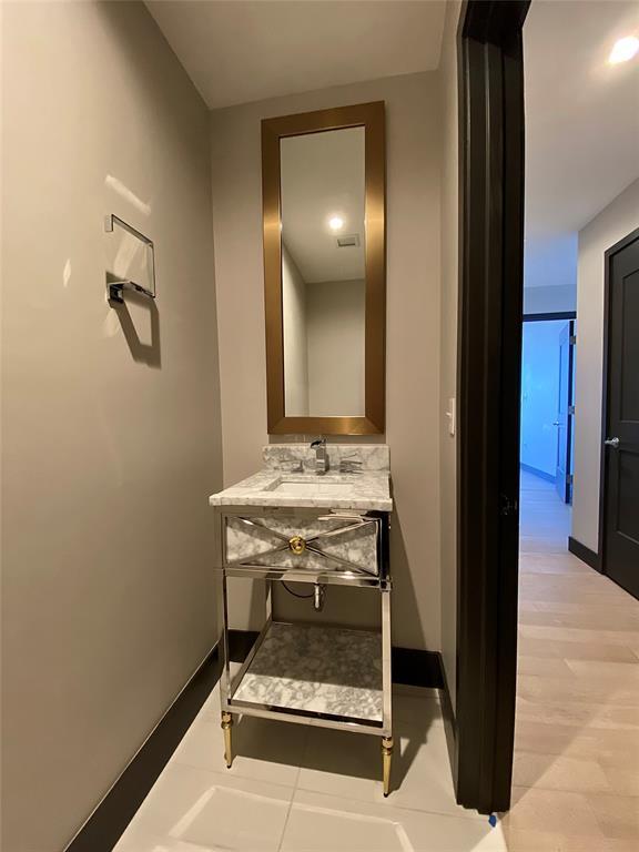 Building Photo - 1402 Elm St