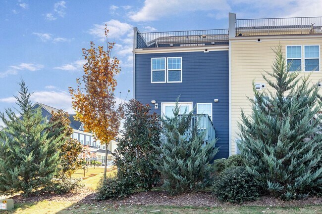 Building Photo - Corner Townhome with Roof Top Deck in Down...