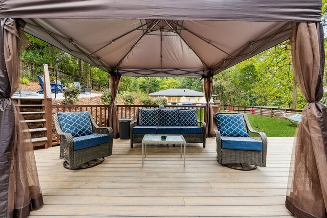 Building Photo - NEW! Fully Furnished Atlanta Oasis - Upsca...