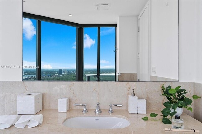 Building Photo - 15701 Collins Ave