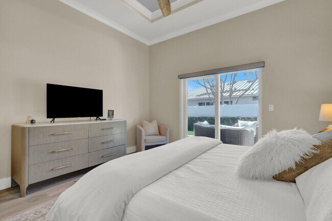 Building Photo - 875 SE 13th Ave