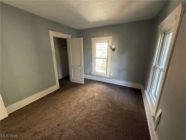 Building Photo - 204 Broad Ave NW