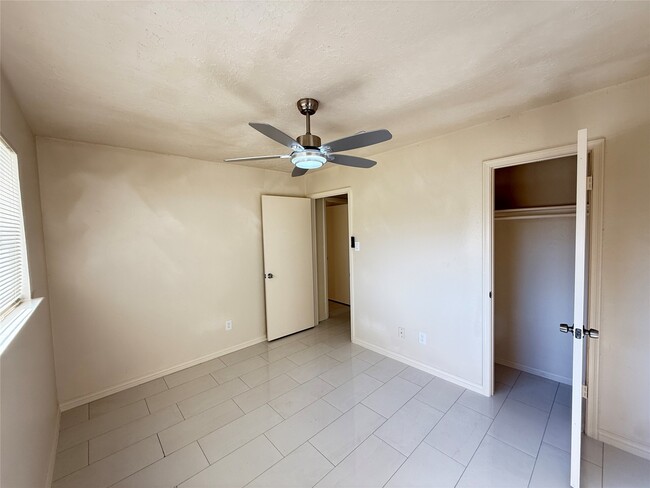 Building Photo - 12023 Sagecliff Dr