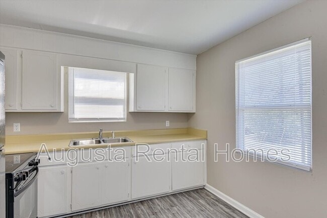 Building Photo - 325 B Verdery Drive