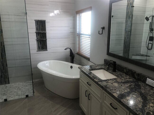 Building Photo - 5120 Highbury Cir