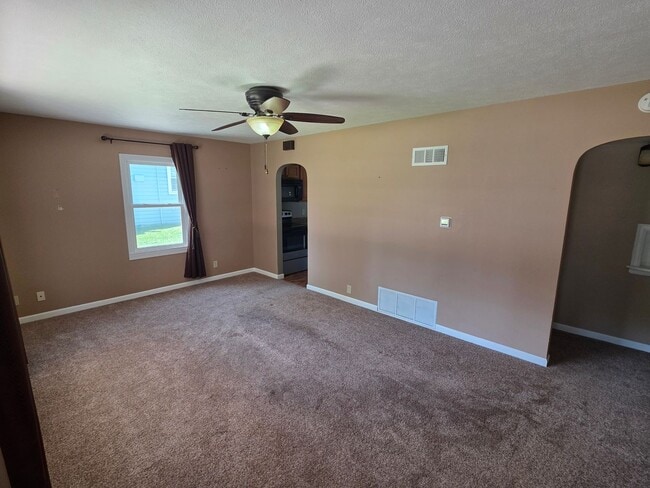Building Photo - Looking for Cozy? You Just Found It.
