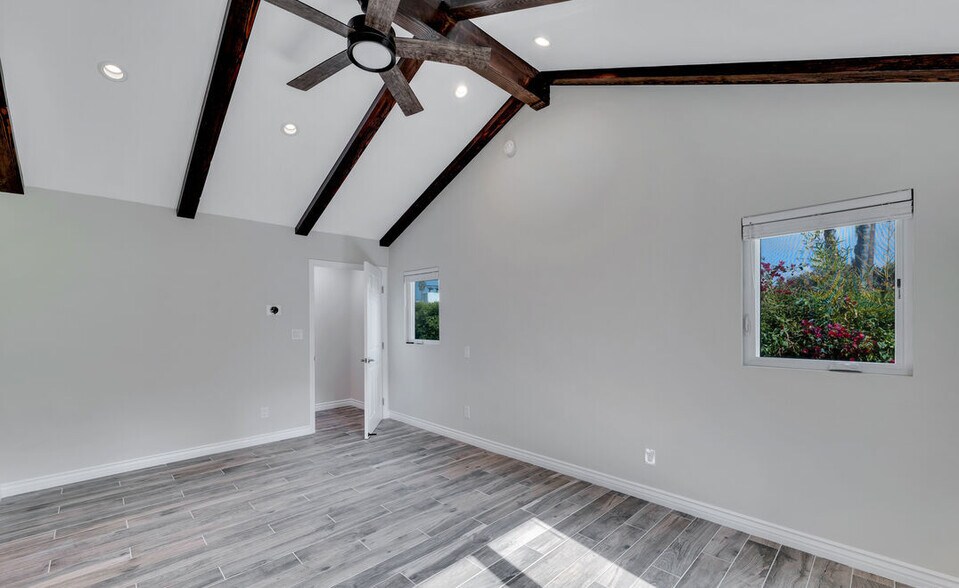 Building Photo - 4242 Van Nuys Blvd