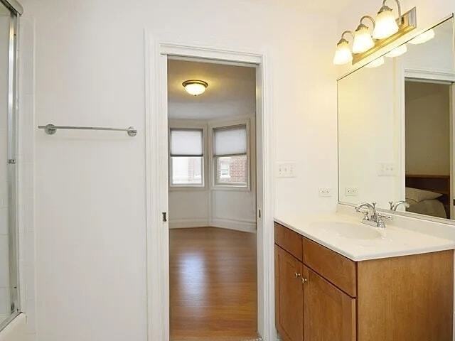 Building Photo - 5127 N Damen Ave