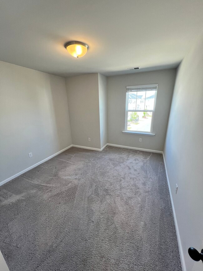 Building Photo - 575 McLernon Trce