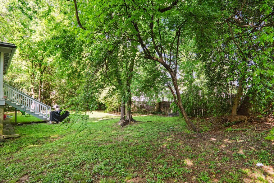 Building Photo - 2728 Tallulah Dr NE