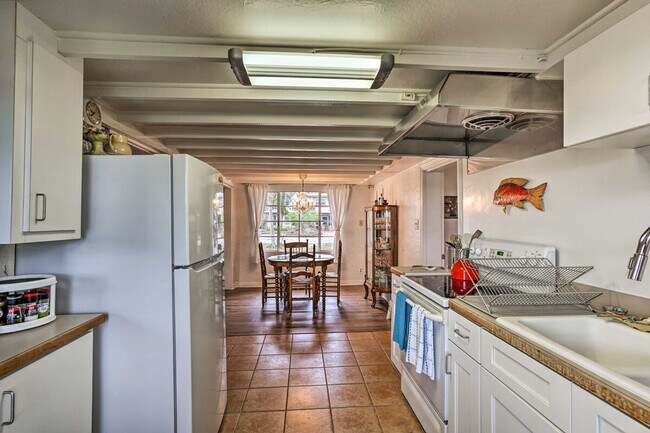 Building Photo - 1630 17th St NW