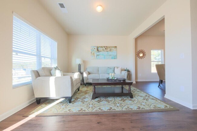 Building Photo - 5036 Vine Ln
