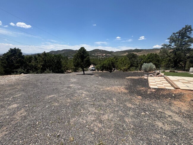 Building Photo - Beautiful 2 Bedroom Home In Central