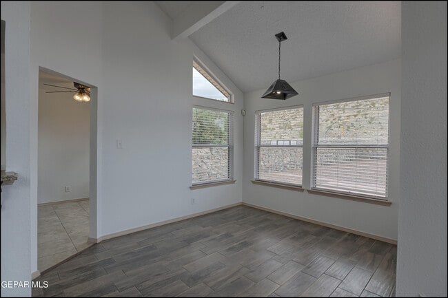 Building Photo - 894 Melville Ln