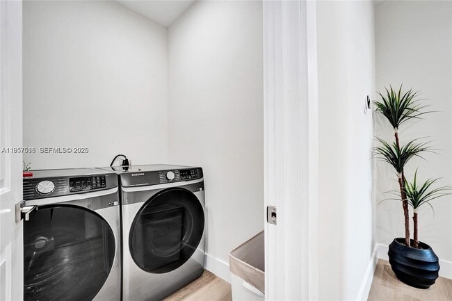 Building Photo - 1617 NE 11th St