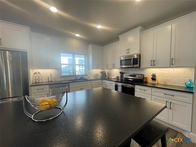 Building Photo - 1220 Diamondhead Dr