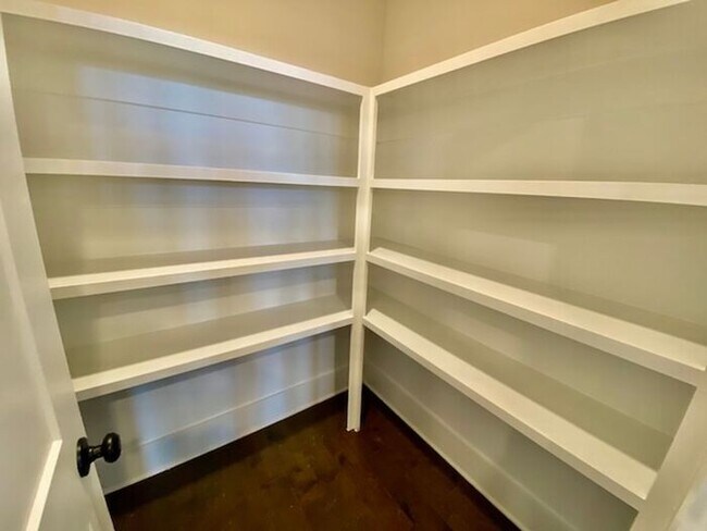 Building Photo - Clift Farm townhome with a fence and 3 car garage