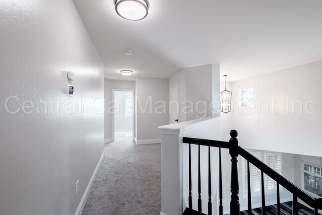 Building Photo - 4 Bedroom/3 Bath Home with Solar, Pool and...