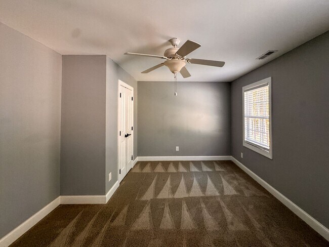 Building Photo - Spacious 5 Bed 3.5 Bath Home in Carthage
