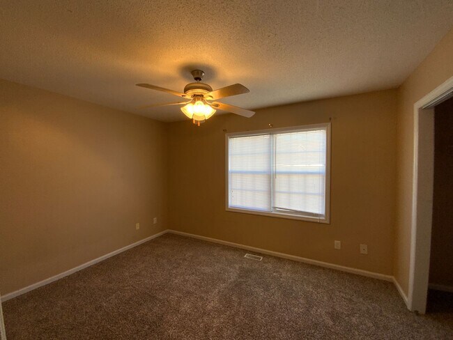 Building Photo - 2 BR 2.5 BA Townhouse Cornerstone Village