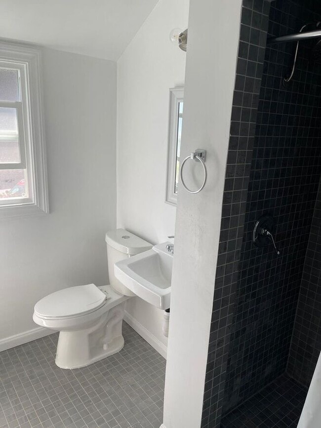 Building Photo - 1925 Tenth St