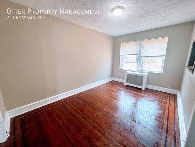 Building Photo - 253 Rosemar St