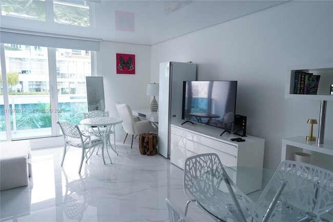 Building Photo - 2301 Collins Ave