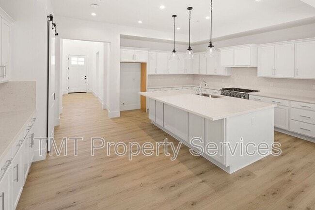 Building Photo - 9041 Ventura St