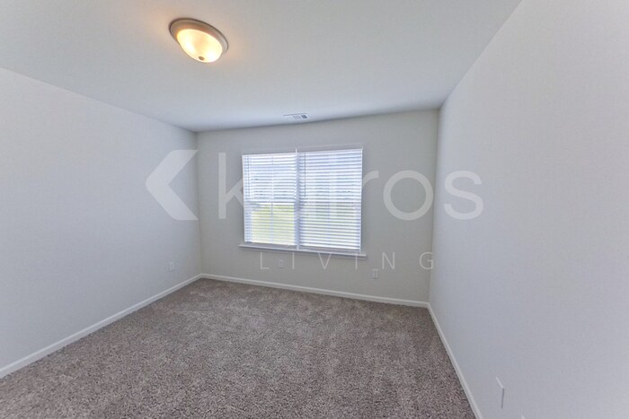 Building Photo - 204 Redwood Ct