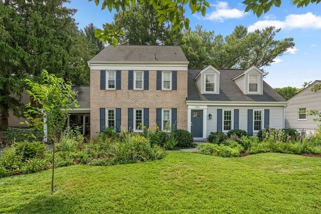 Building Photo - 5 Bed 3 Bath - Rockville Colonial - Update...