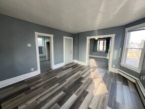 Building Photo - AVAILABLE JUNE - Billings Park Upper Duplex