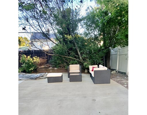 Building Photo - 726 Metropolitan Ave