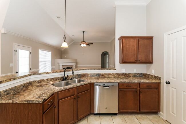 Building Photo - 8419 Pinnacle Dr
