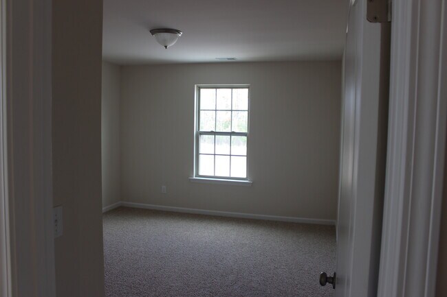 Building Photo - 113 Foxborough Ln