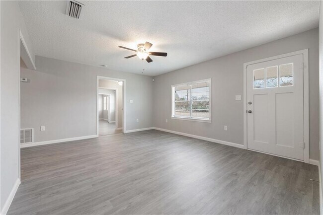 Building Photo - 4806 Pecan Springs Rd