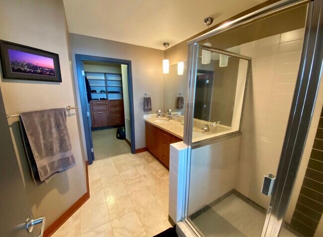 Master Bath - 2716 Elliott Ave
