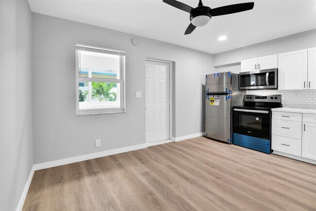 Building Photo - 1841 Adams St