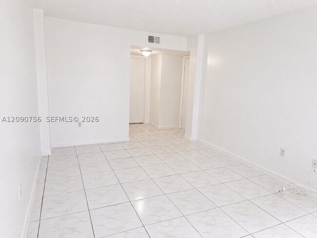 Building Photo - 13020 SW 92nd Ave