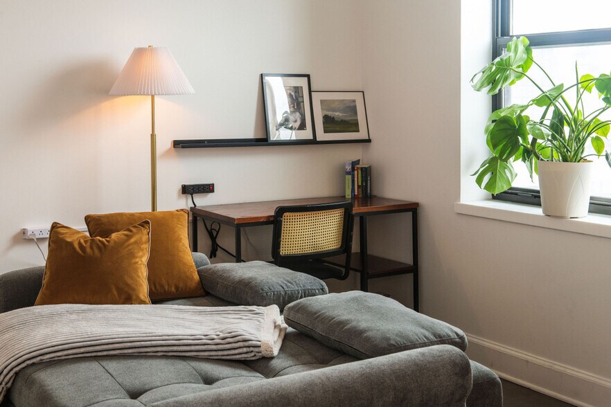 Building Photo - 758 North Broadway-SI ID1379068P