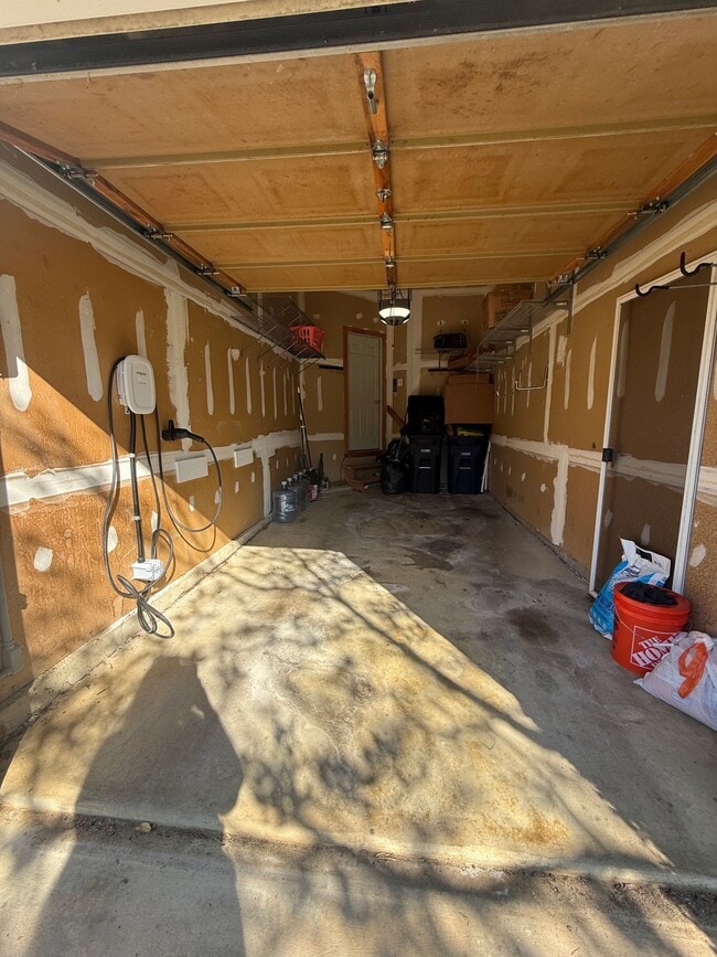 Building Photo - 2037 Woodshade Ct