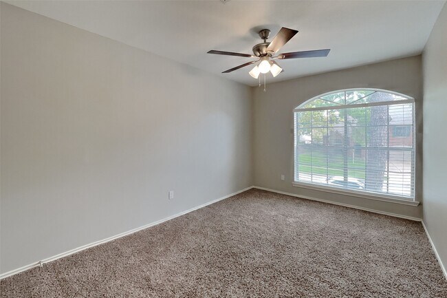 Building Photo - 16819 Kettle Creek Dr