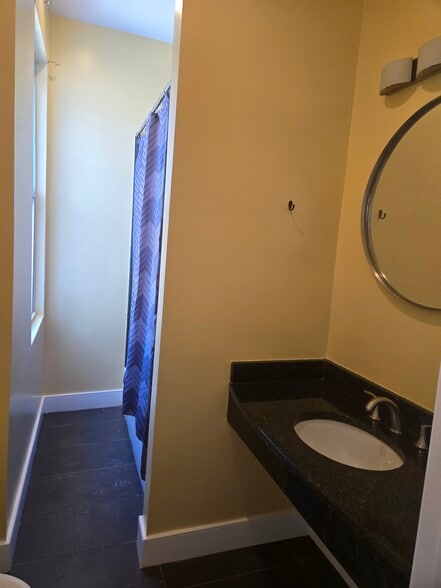 Shared Bathroom - 27 Florida Ave NW