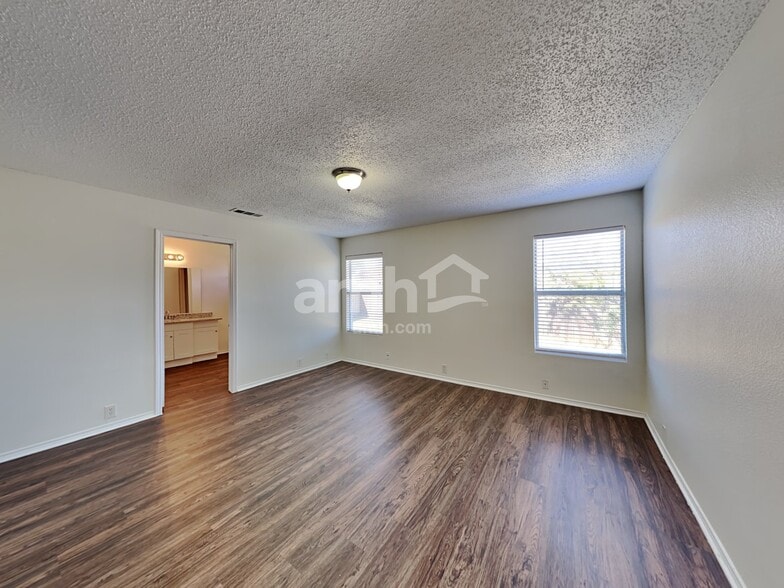 Building Photo - 1605 Heritage Blvd