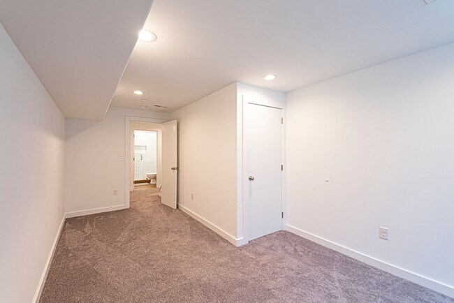 Building Photo - Four Bed Point Breeze Home