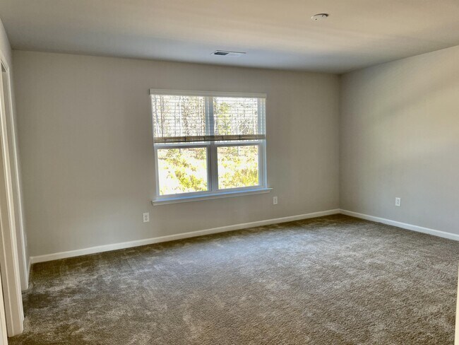 Building Photo - 5899 Wheeler Ridge Rd