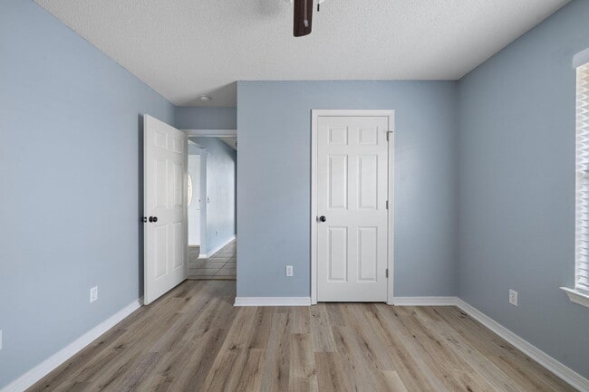 Building Photo - 422 Pristine Water Ln
