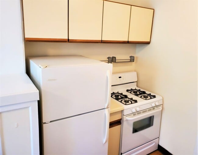 Building Photo - 1066 W Cornelia Ave