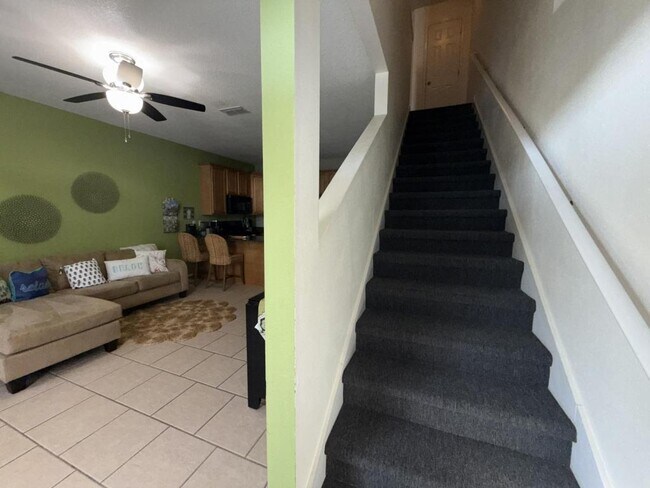 Building Photo - 1131 Century Oaks Dr