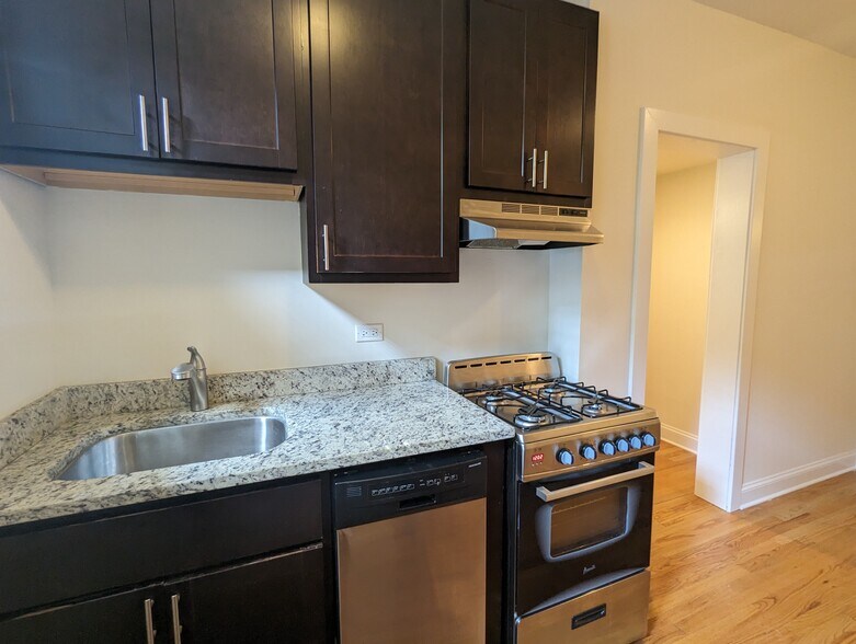 Building Photo - 4036 N Ashland Ave